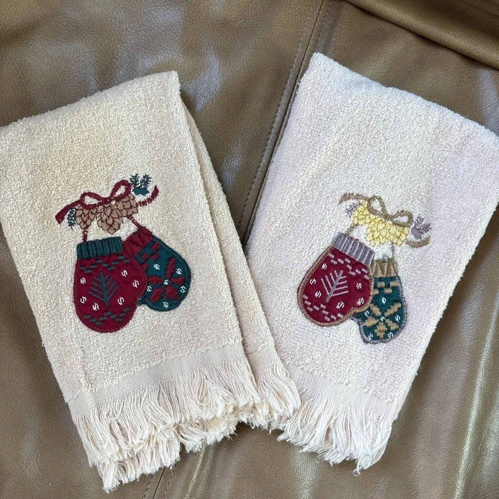 VTG Christmas Embroidered Fingertip Towels (3) Country Primitive Mittens Tree